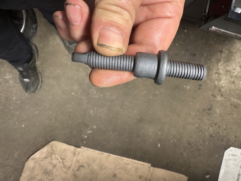 collector_flange_stud35.jpg
